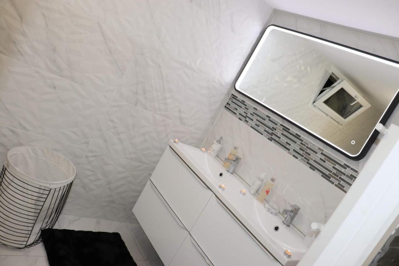 Love Room Живор Екстериор снимка