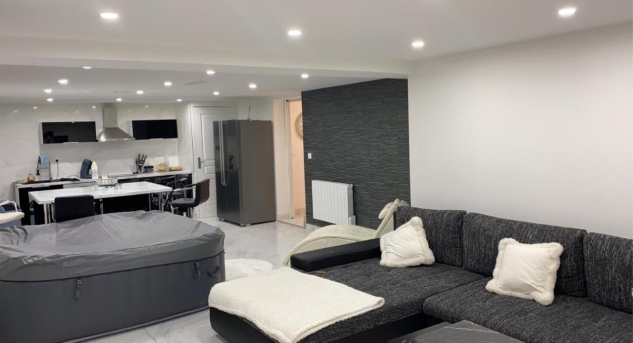 Love Room Живор Екстериор снимка