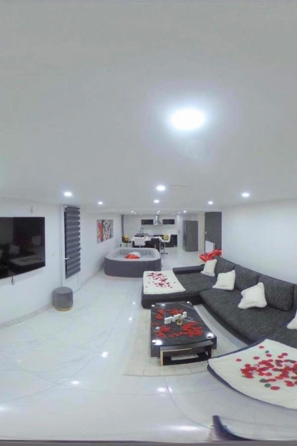 Love Room Живор Екстериор снимка