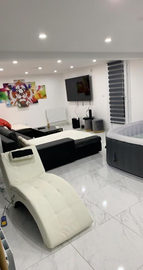 Love Room Живор Екстериор снимка